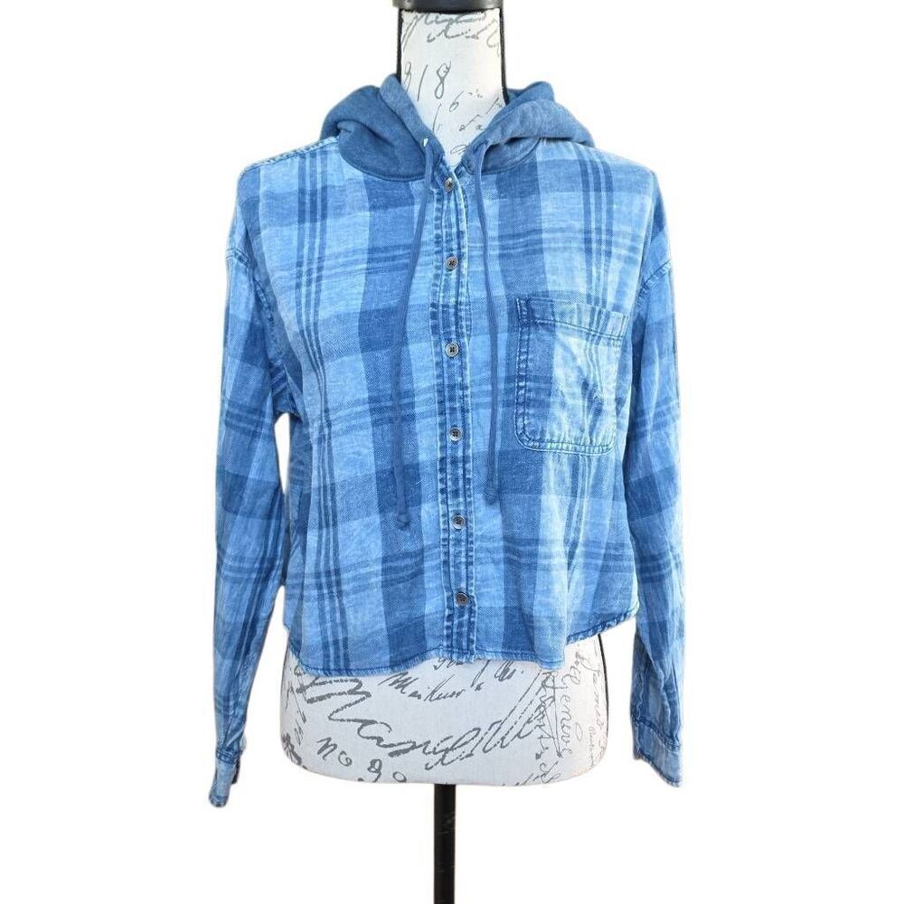 American Eagle Women's Size Medium Blue Plaid Cropped Hoodie Button Down Top
